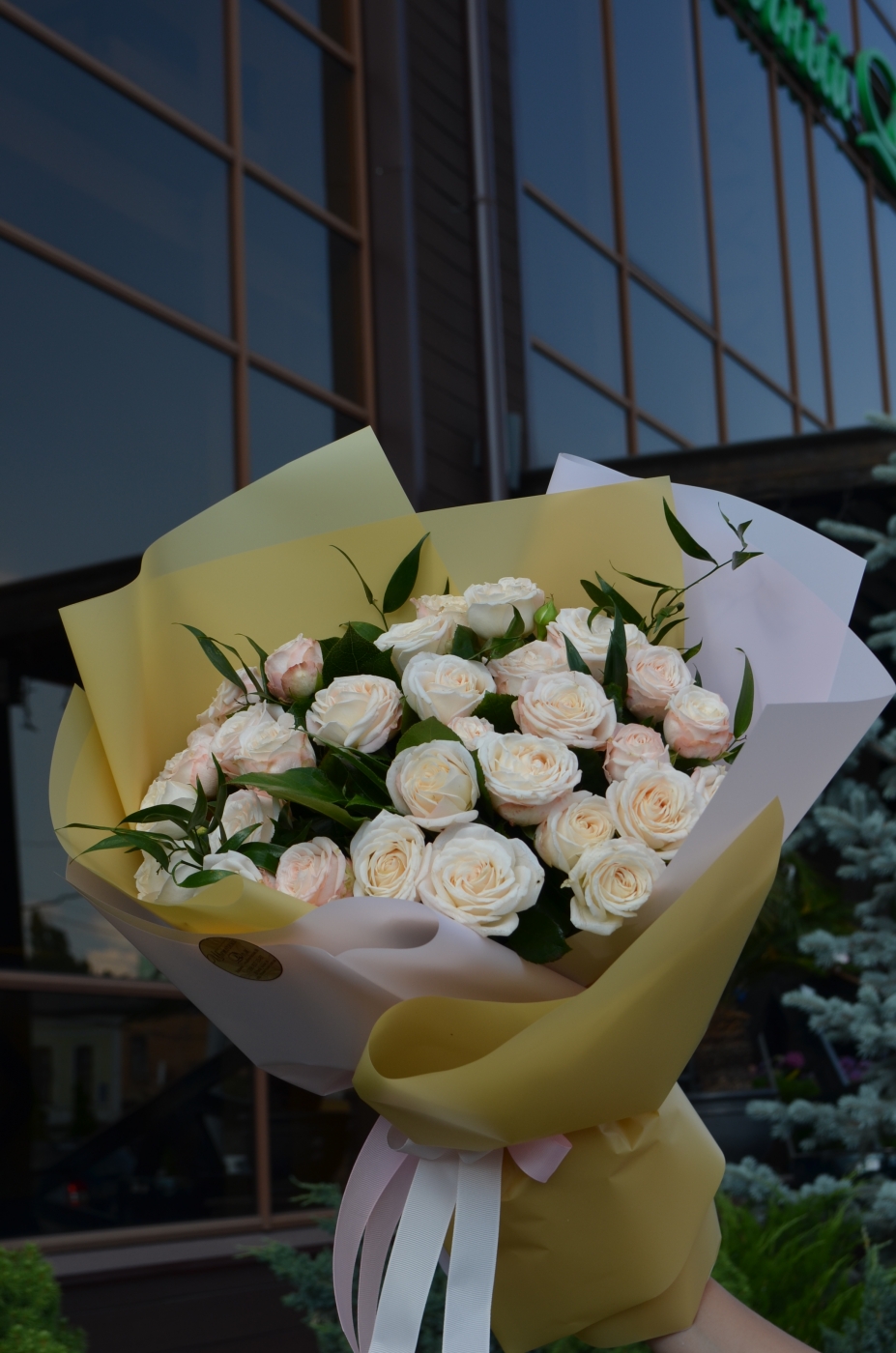 Піоноподібна троянда Бомбастік Букет №39