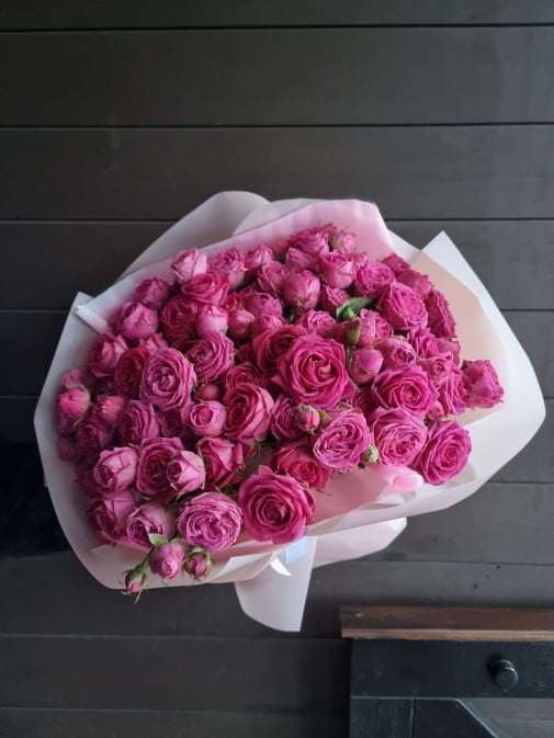 25 Піоноподібних троянд Малина Букет №57