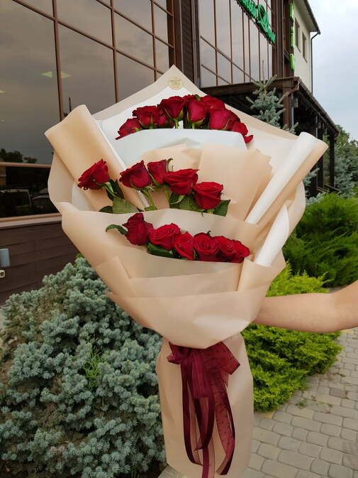 25 троянд Гран Прі Букет Сюрприз №6