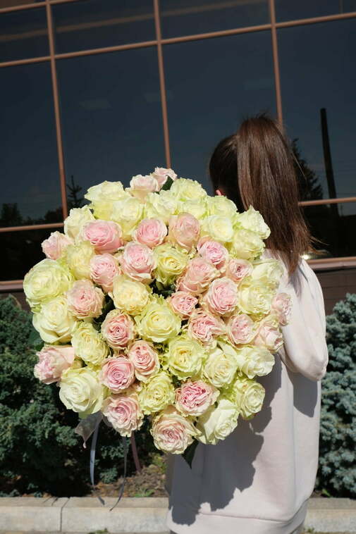 51 троянда мікс Мондіаль Букет №11