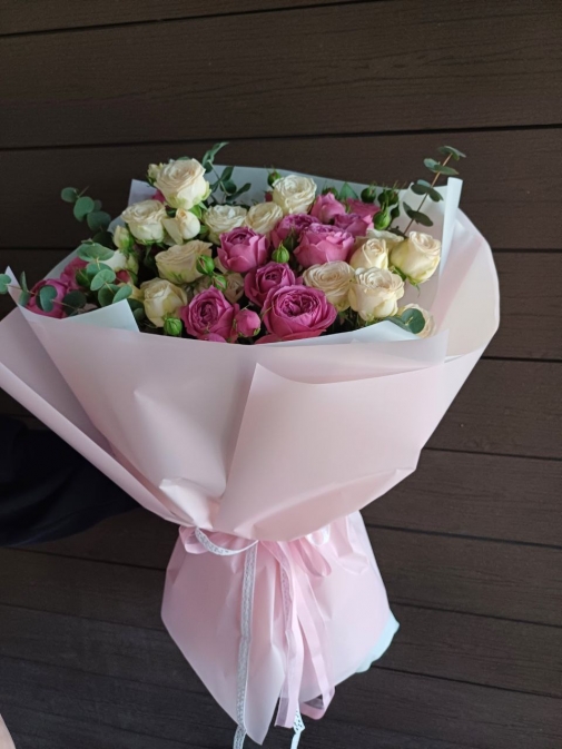 Півоноподібна троянда Букет №175
