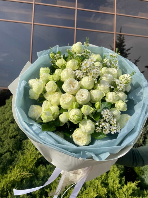 Півоноподібна Троянда Сноу Ворлд Букет №219